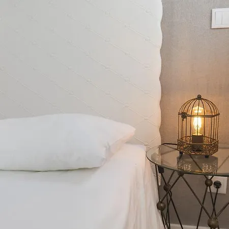 Lovelystay - 2bed Looking Good In Bairro Alto Appartamento Lisbona