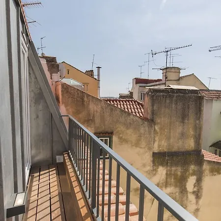Lovelystay - 2bed Looking Good In Bairro Alto Apartment