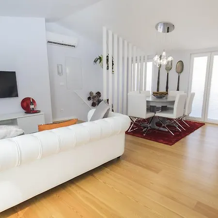Lovelystay - 2bed Looking Good In Bairro Alto *