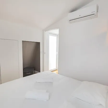 Lovelystay - 2bed Looking Good In Bairro Alto *