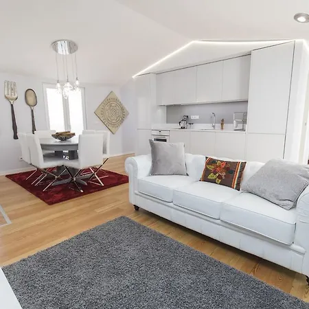 Apartment Lovelystay - 2bed Looking Good In Bairro Alto Lisbon