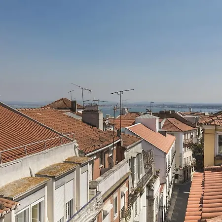 Lovelystay - 2bed Looking Good In Bairro Alto *
